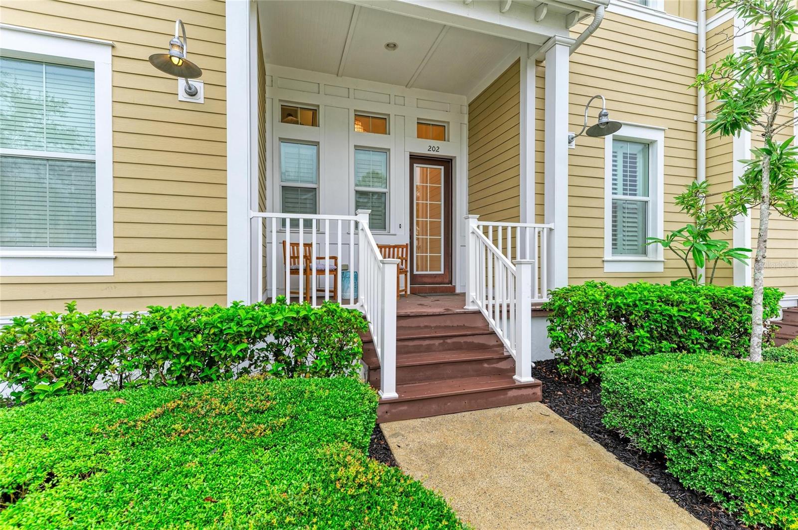 258 SAPPHIRE LAKE DR #202