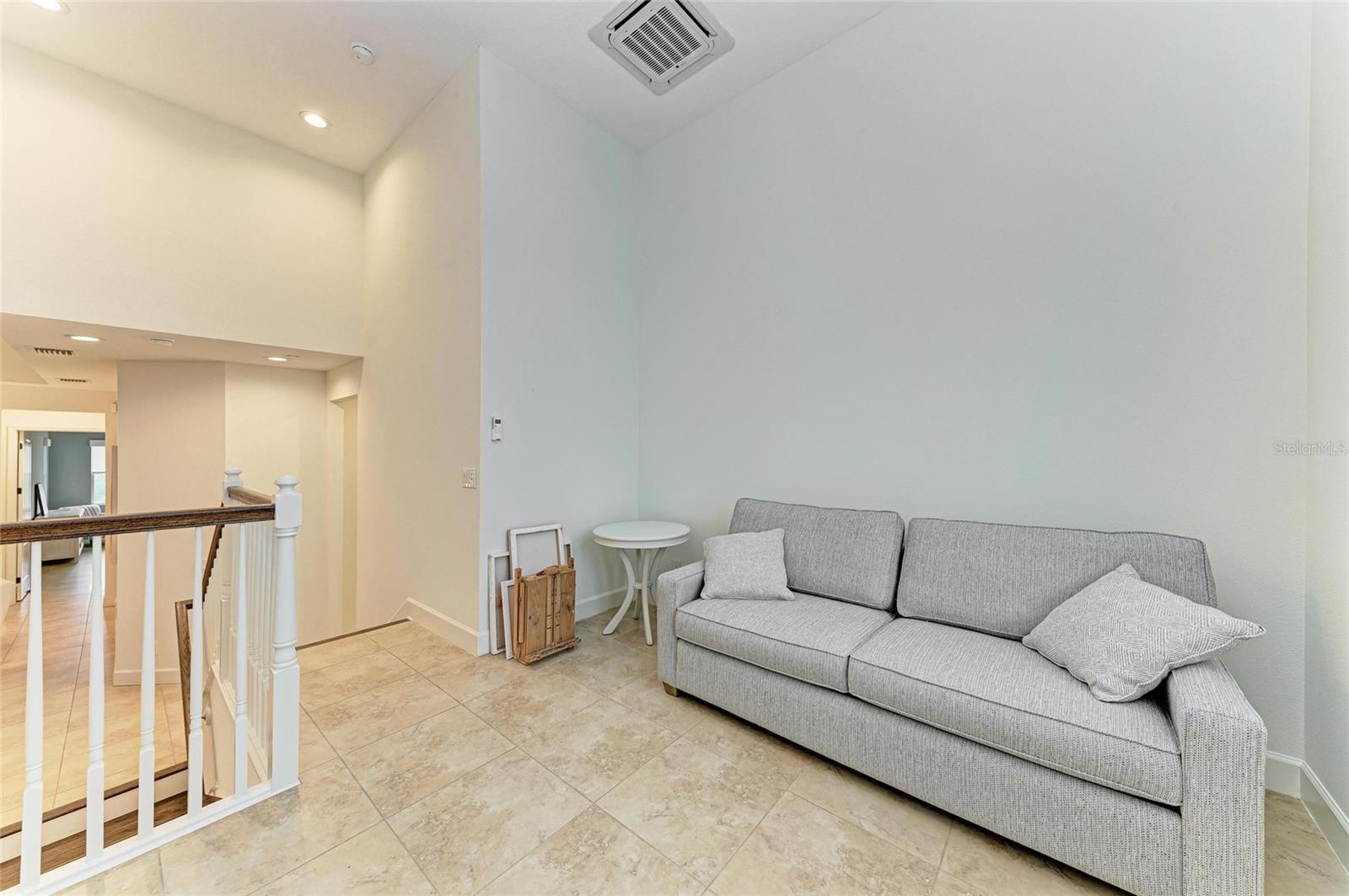 258 SAPPHIRE LAKE DR #202