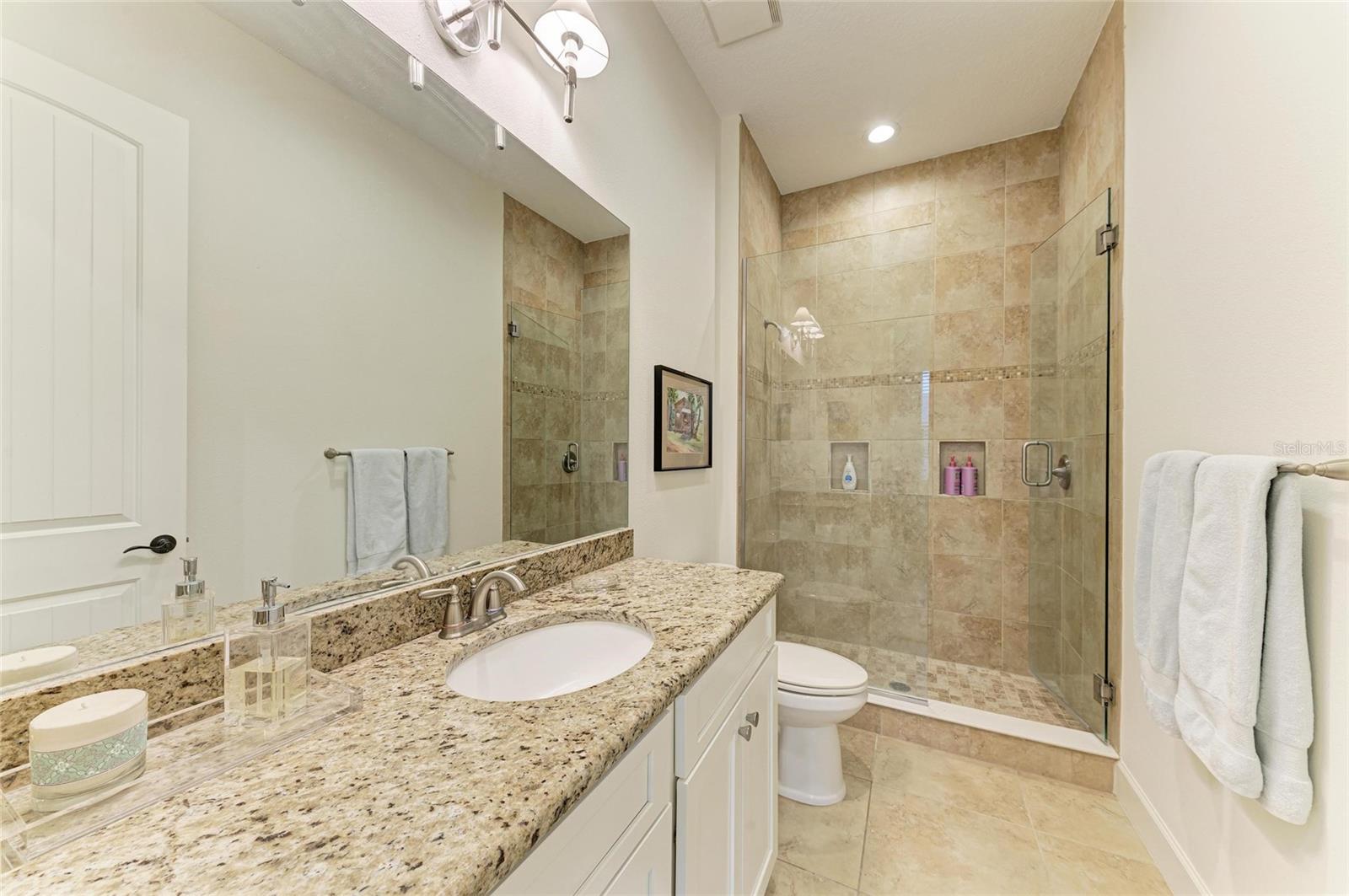 258 SAPPHIRE LAKE DR #202