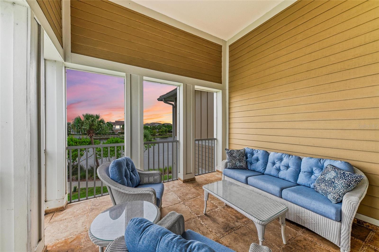 258 SAPPHIRE LAKE DR #202