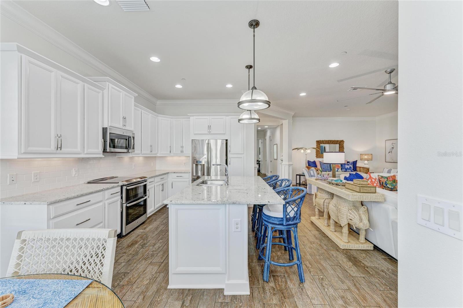 334 CASTAWAY CAY DR #101