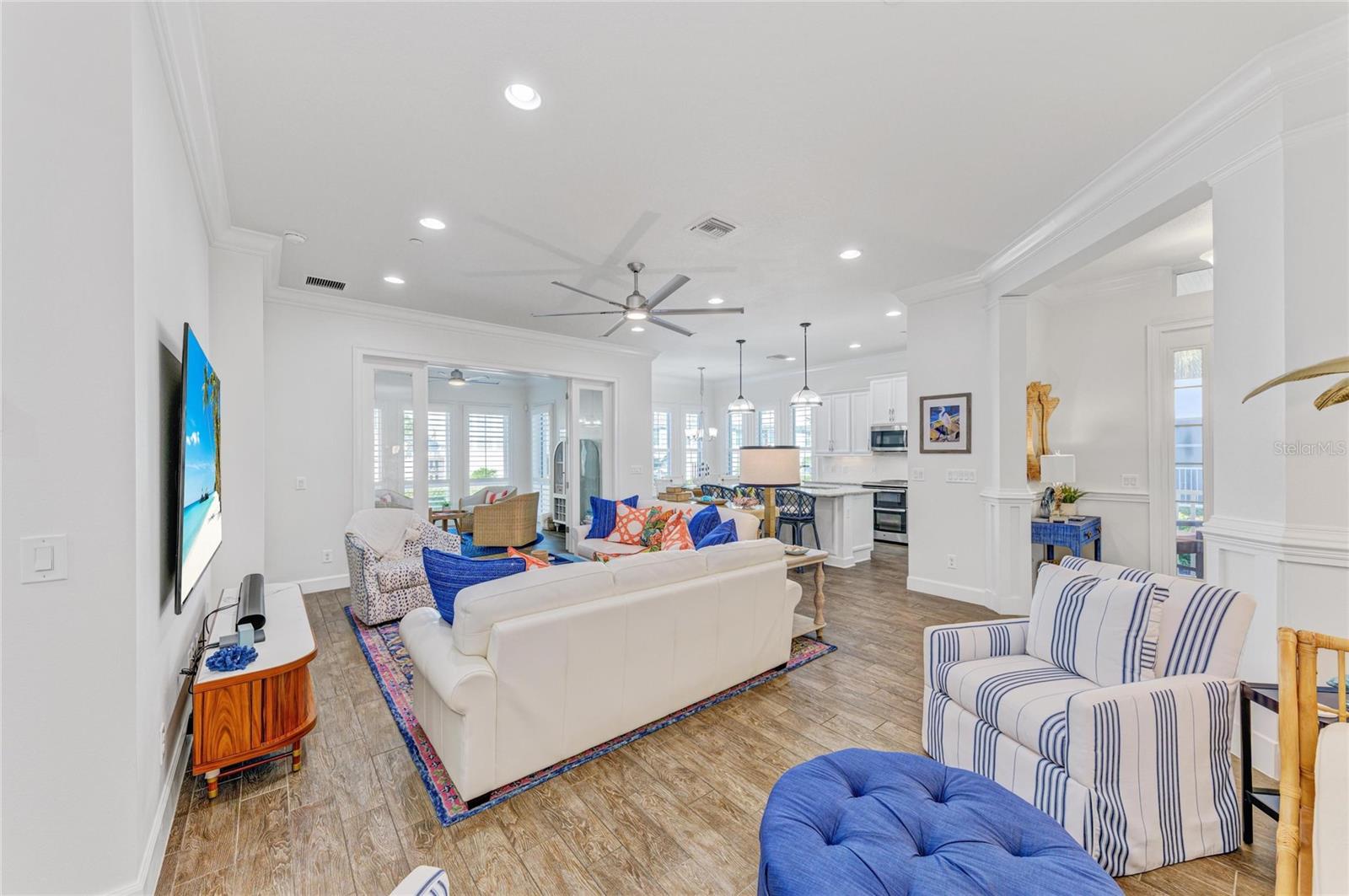 334 CASTAWAY CAY DR #101