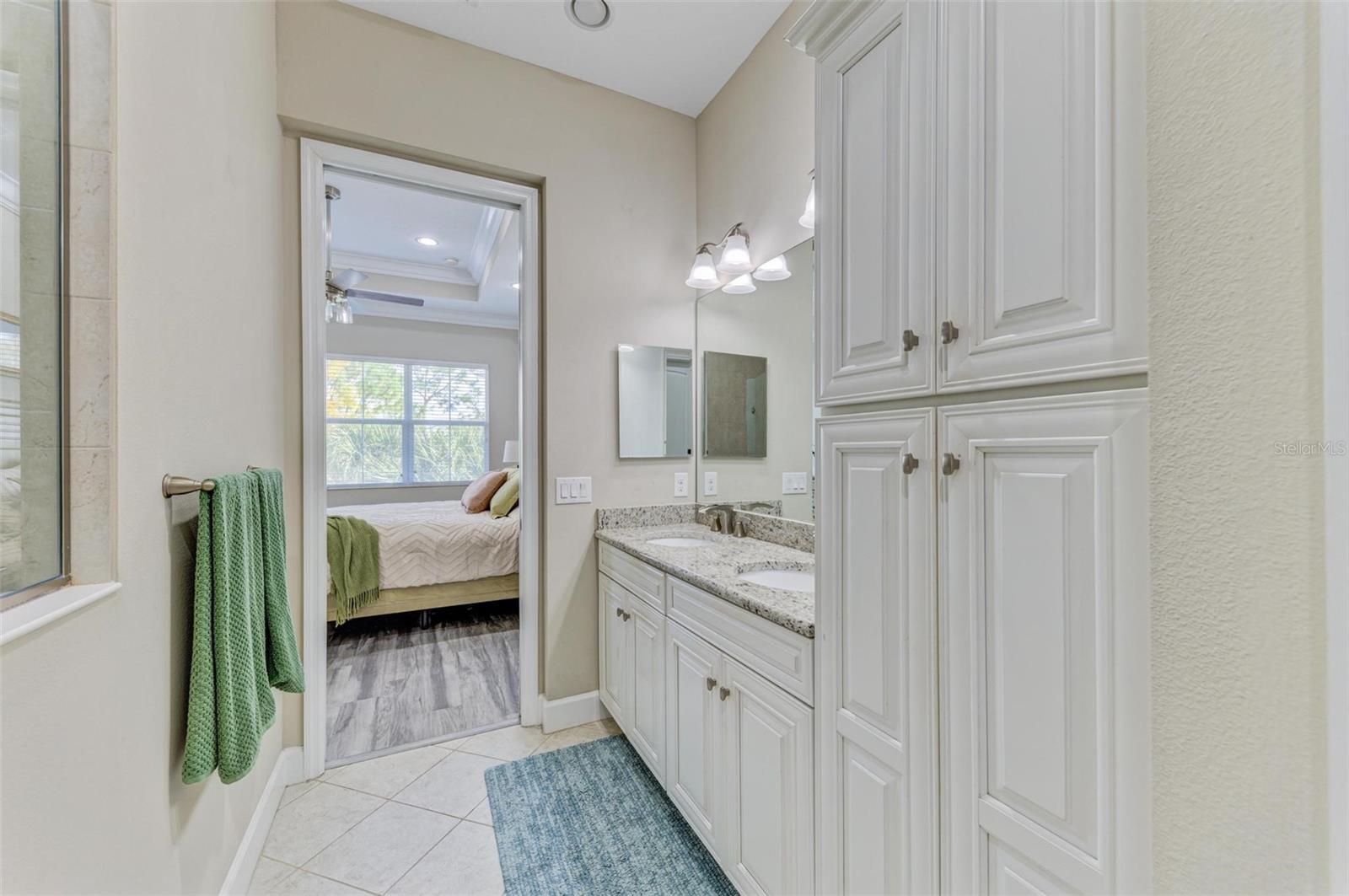 315 SAPPHIRE LAKE DR #201