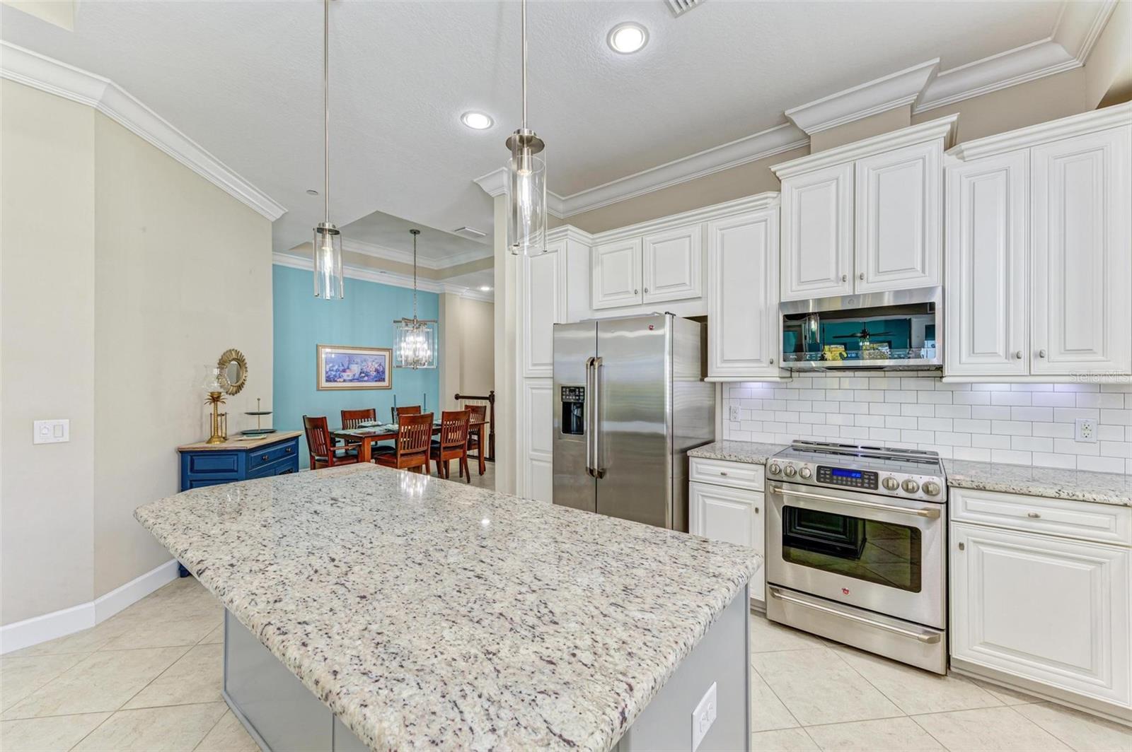 315 SAPPHIRE LAKE DR #201