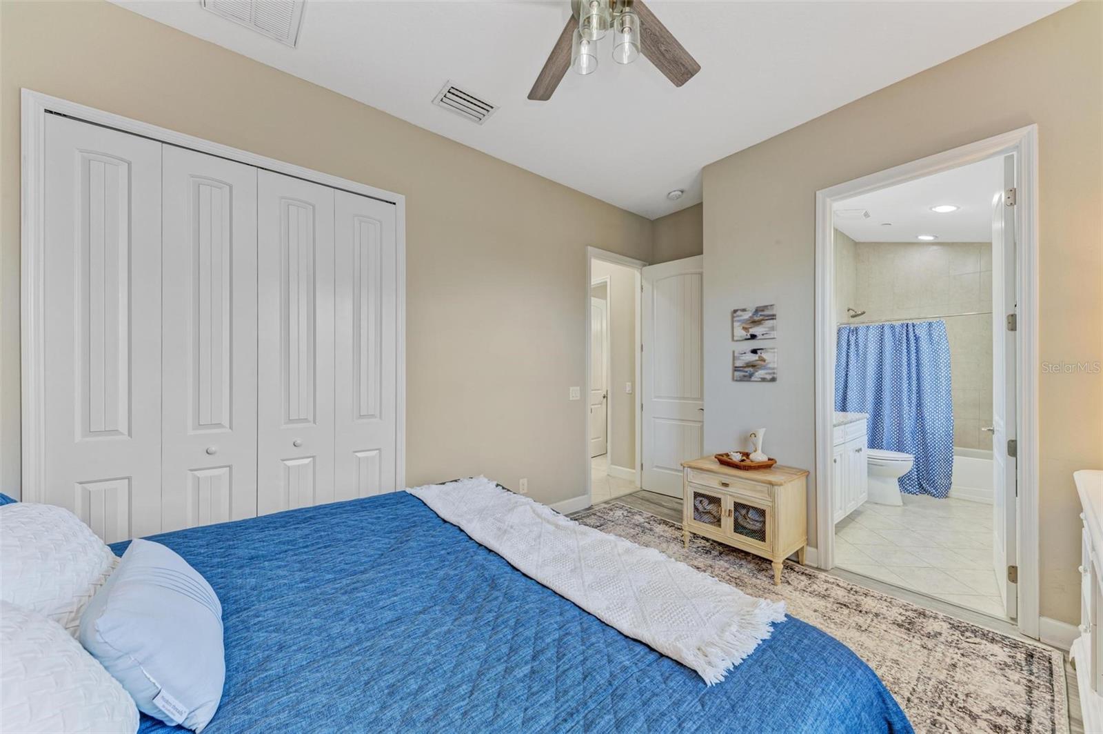 315 SAPPHIRE LAKE DR #201