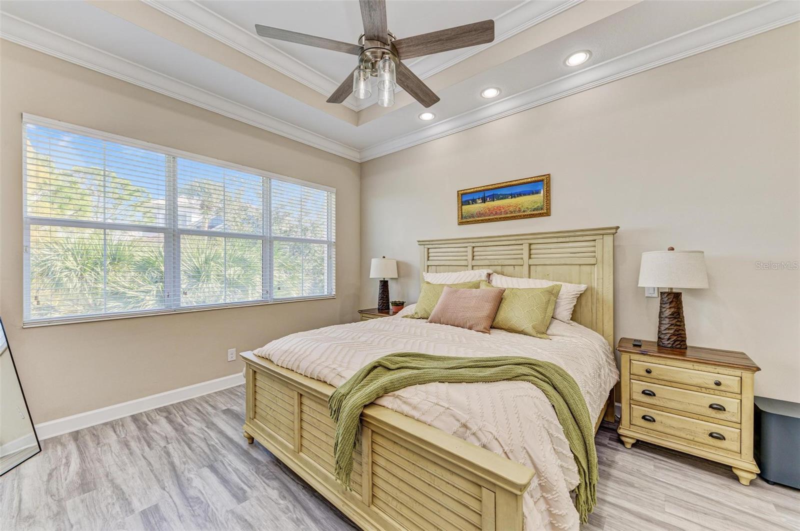 315 SAPPHIRE LAKE DR #201