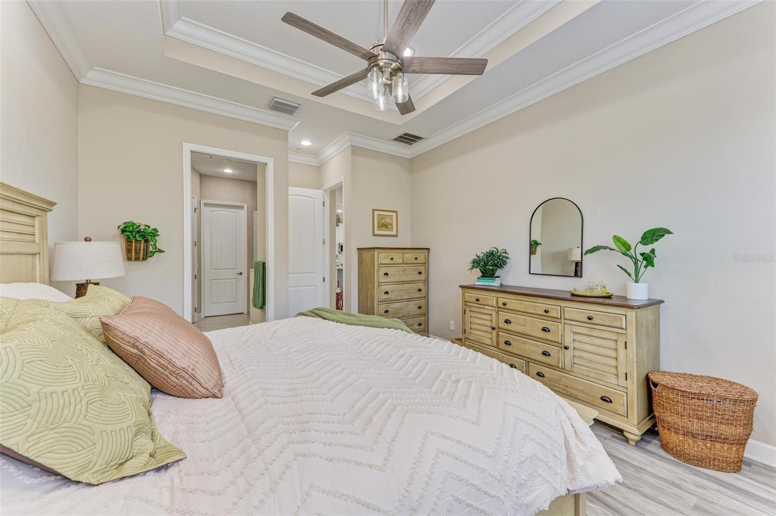 315 SAPPHIRE LAKE DR #201