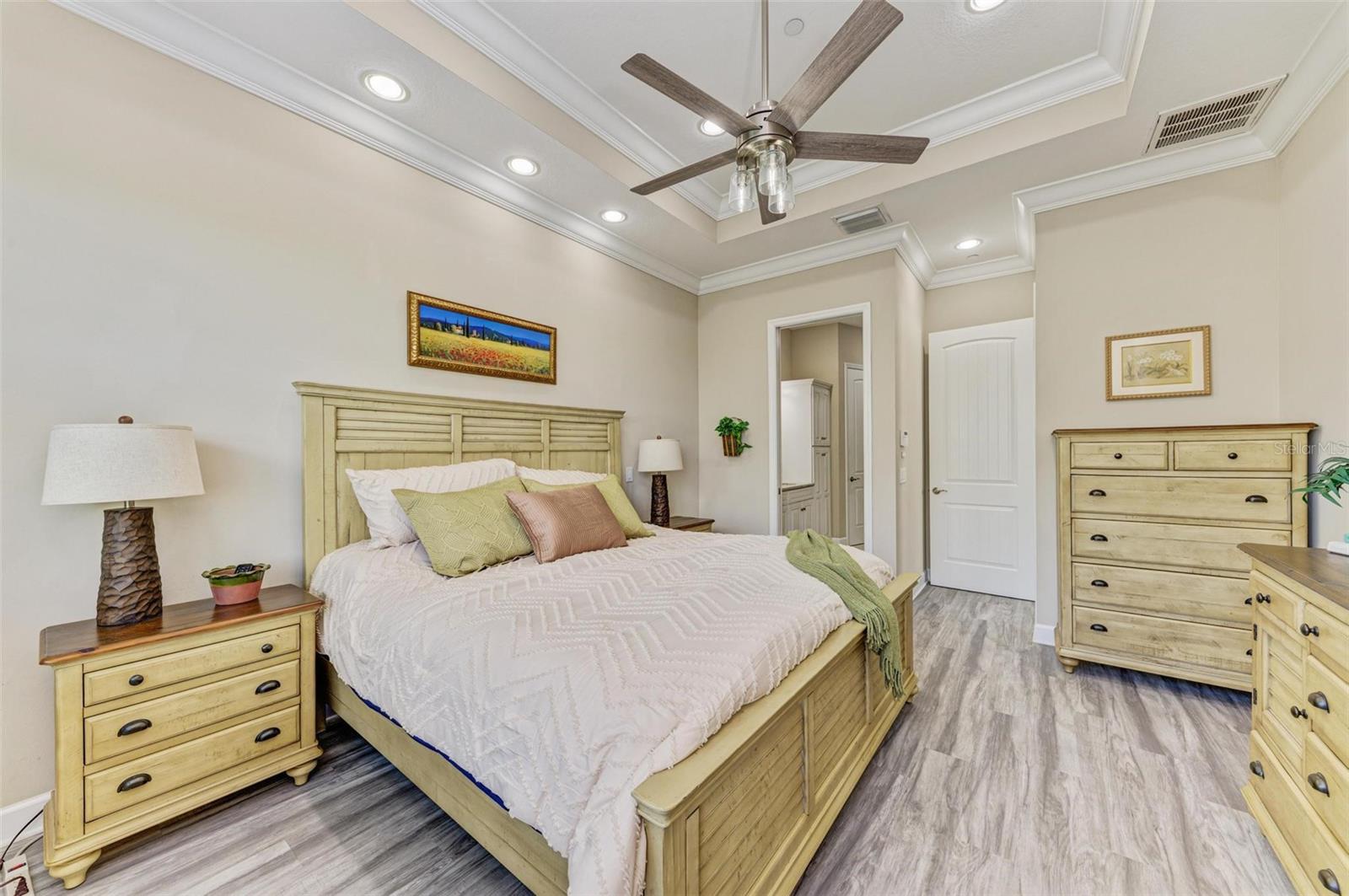 315 SAPPHIRE LAKE DR #201