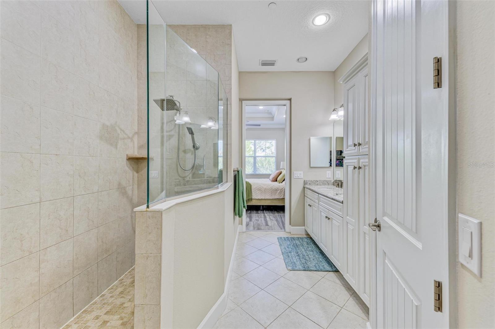 315 SAPPHIRE LAKE DR #201