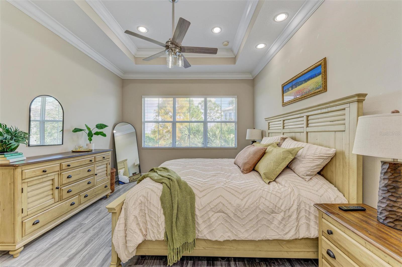 315 SAPPHIRE LAKE DR #201