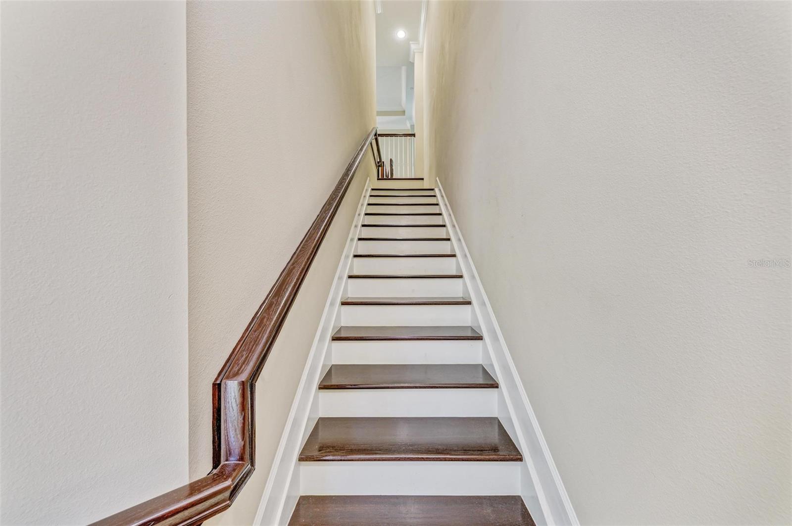 315 SAPPHIRE LAKE DR #201