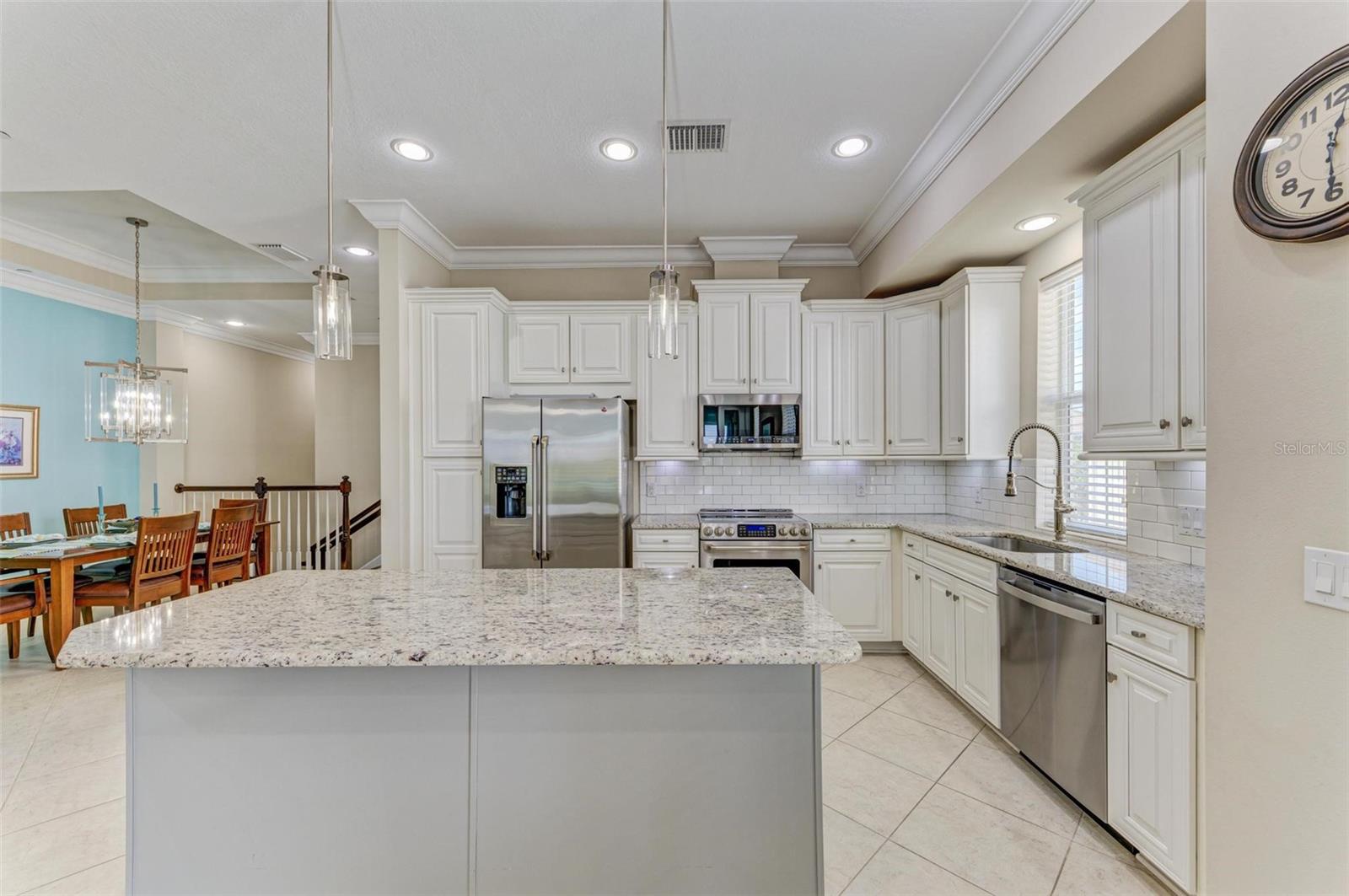 315 SAPPHIRE LAKE DR #201