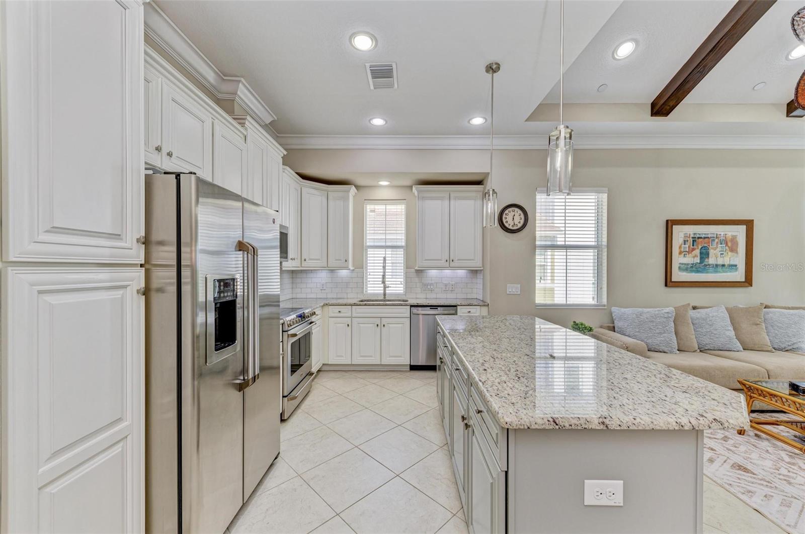 315 SAPPHIRE LAKE DR #201