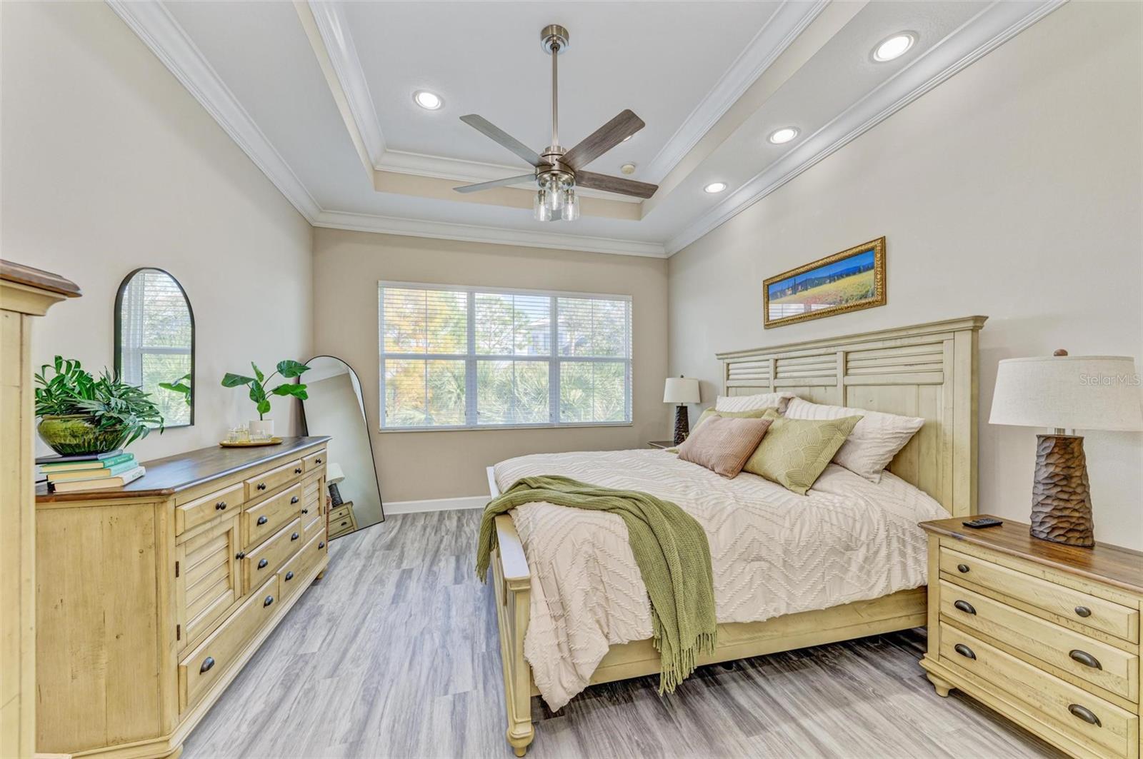 315 SAPPHIRE LAKE DR #201