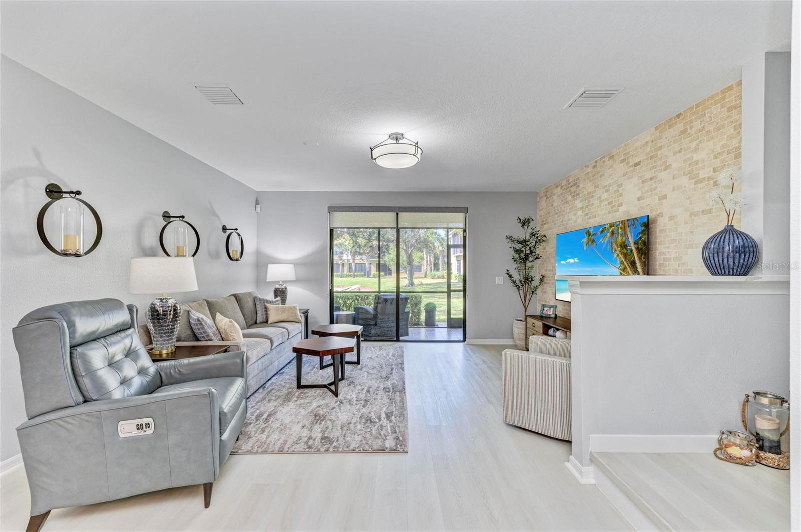 4024 OVERTURE CIR #486