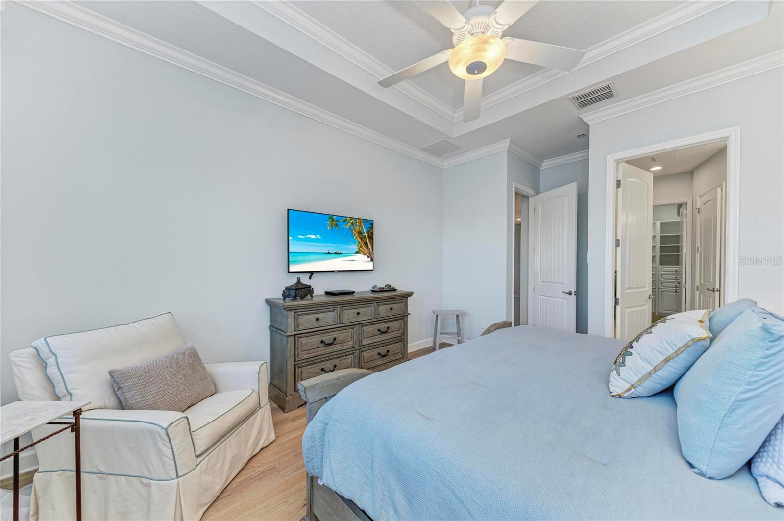 348 SAPPHIRE LAKE DR #201