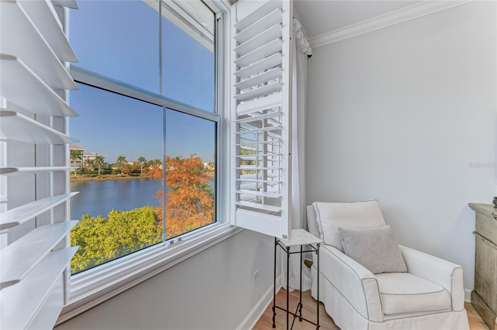 348 SAPPHIRE LAKE DR #201