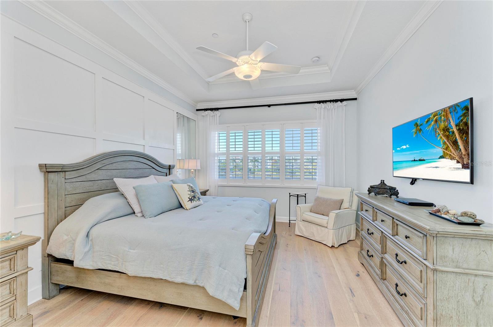 348 SAPPHIRE LAKE DR #201