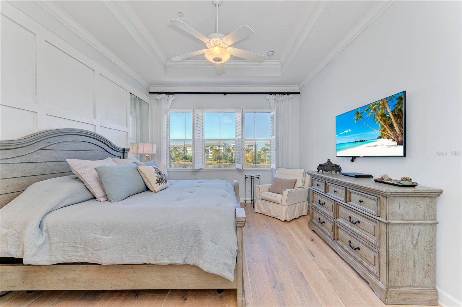 348 SAPPHIRE LAKE DR #201