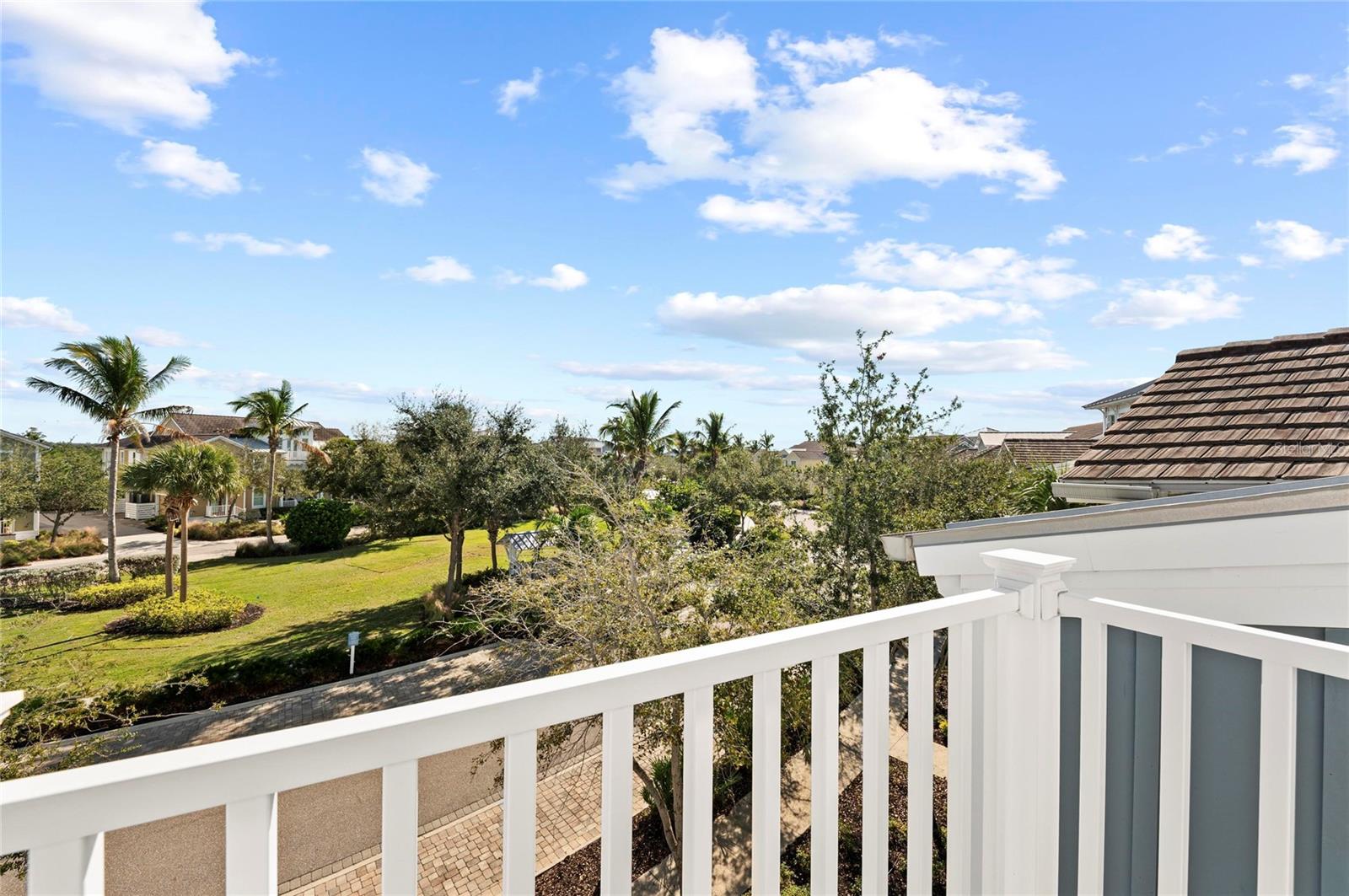 266 SAPPHIRE LAKE DR #202