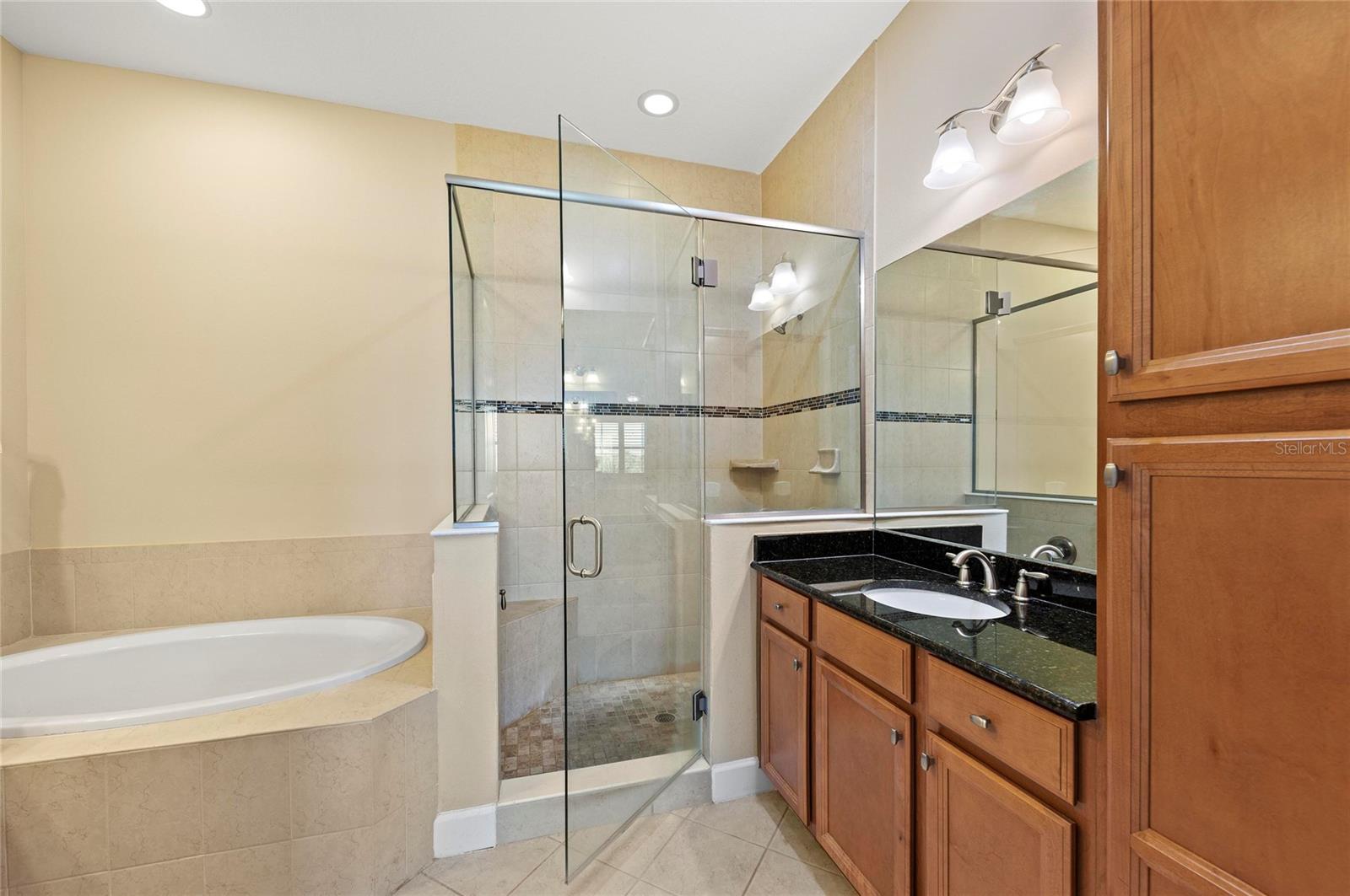 266 SAPPHIRE LAKE DR #202