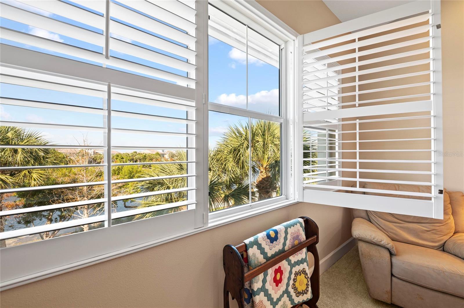 266 SAPPHIRE LAKE DR #202