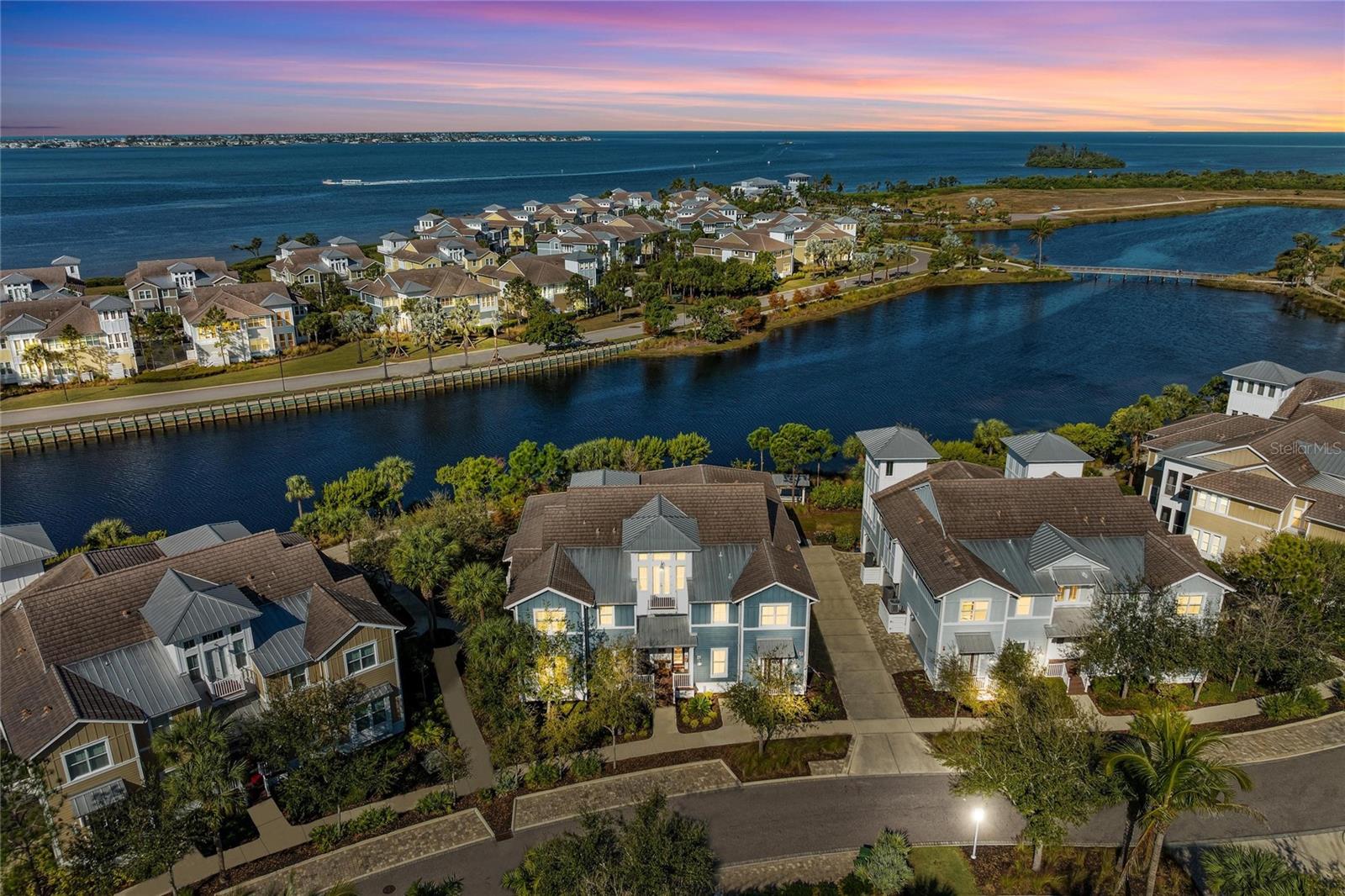 266 SAPPHIRE LAKE DR #202