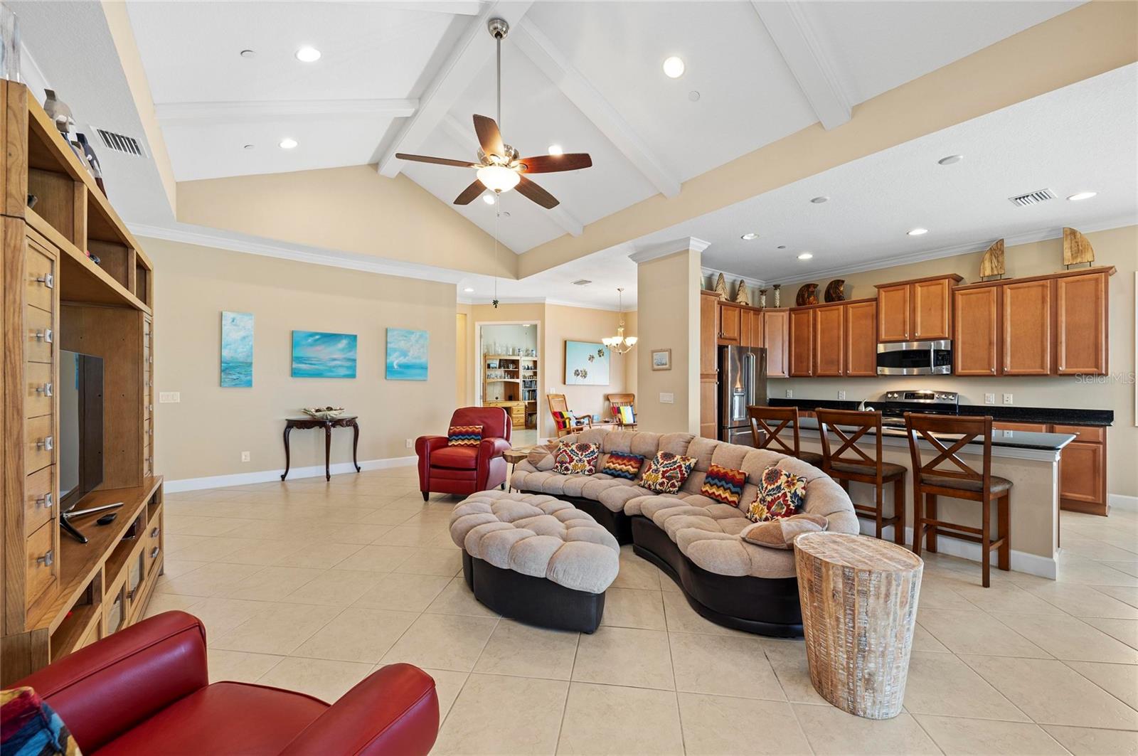 266 SAPPHIRE LAKE DR #202