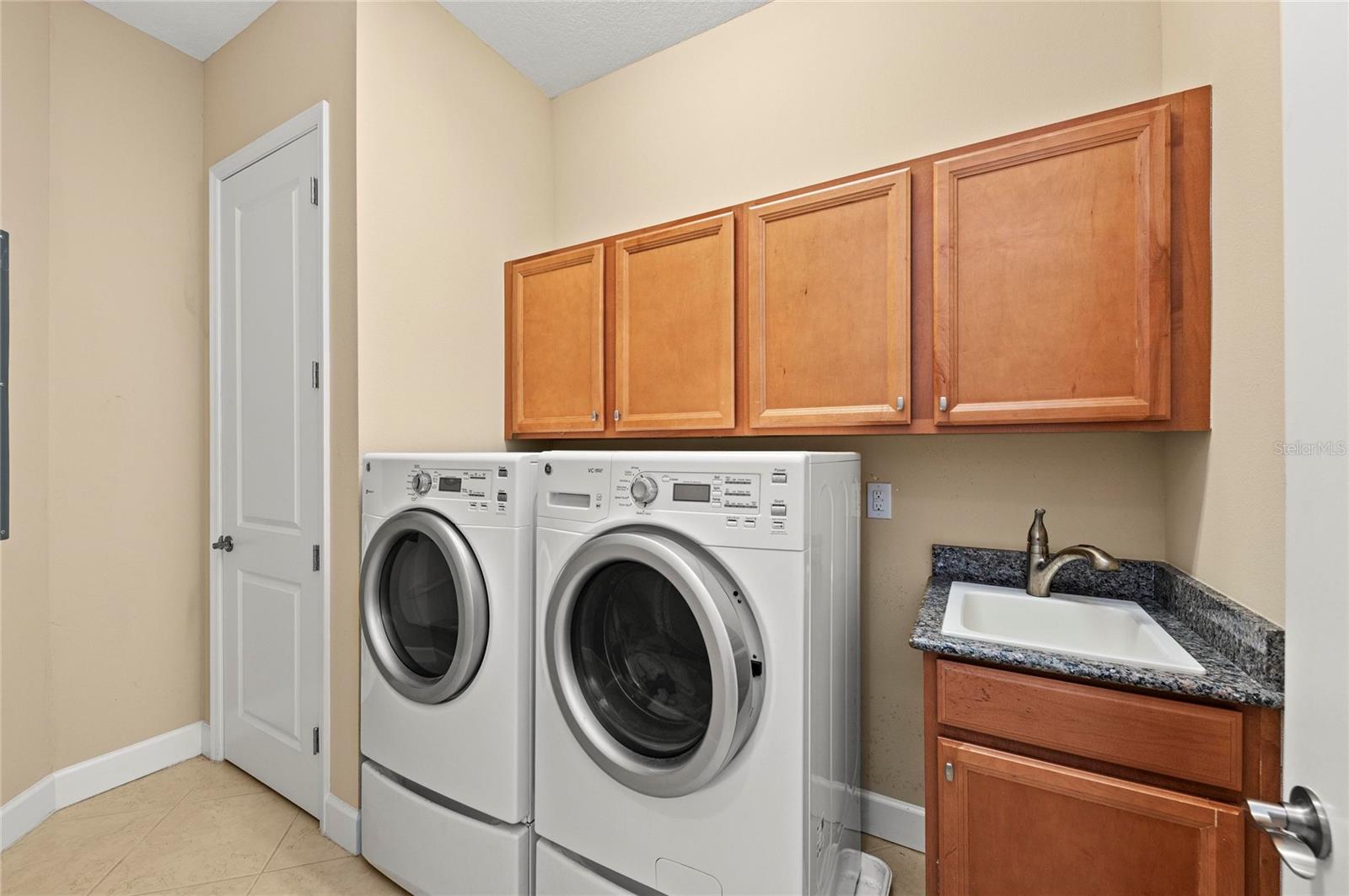 266 SAPPHIRE LAKE DR #202