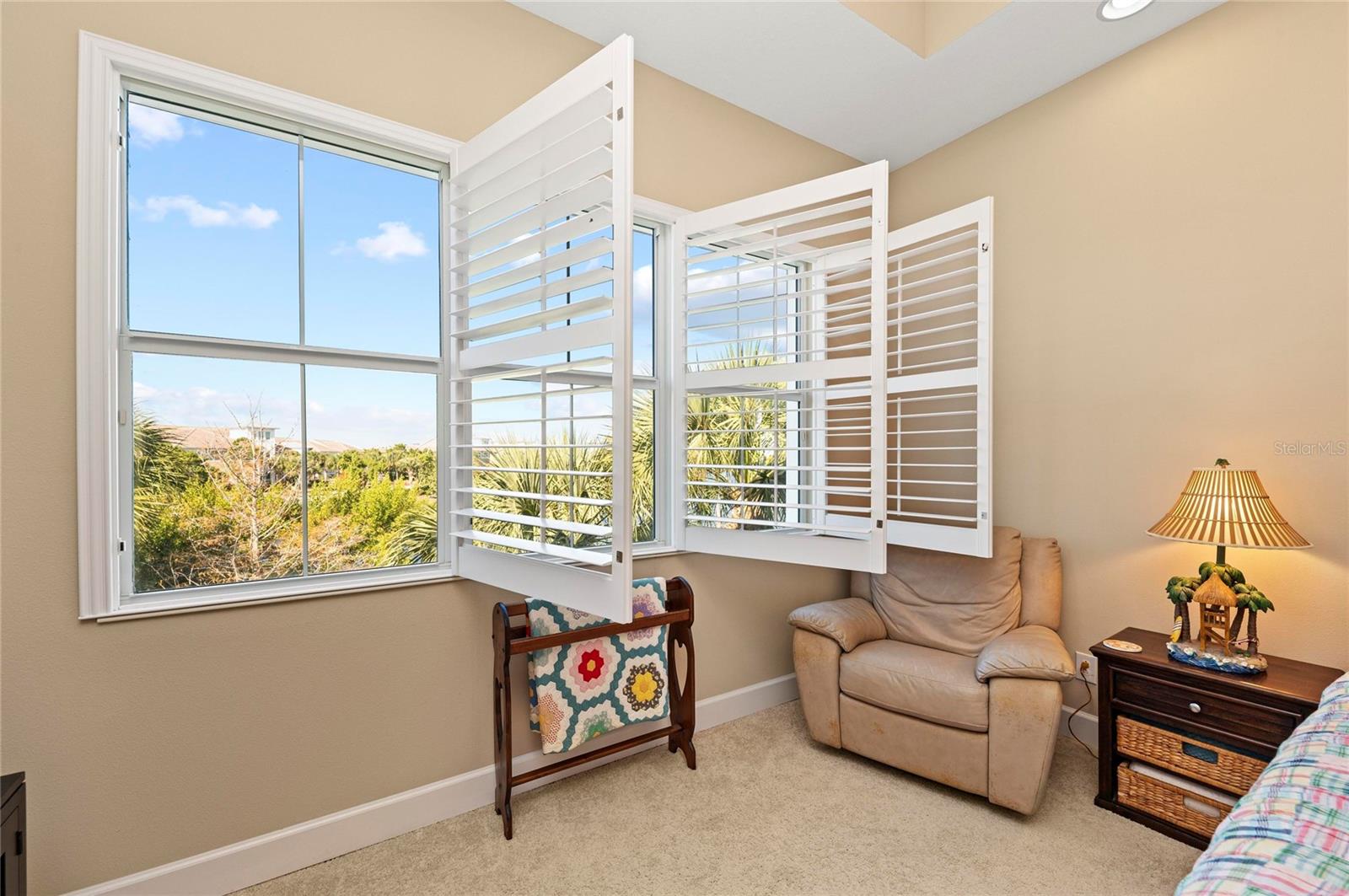 266 SAPPHIRE LAKE DR #202