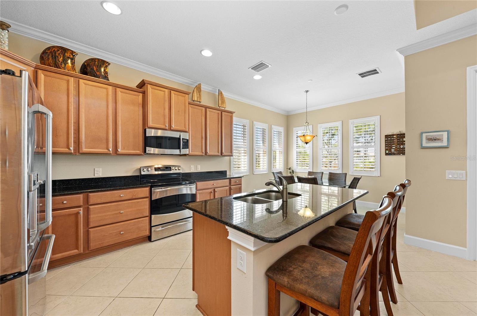 266 SAPPHIRE LAKE DR #202