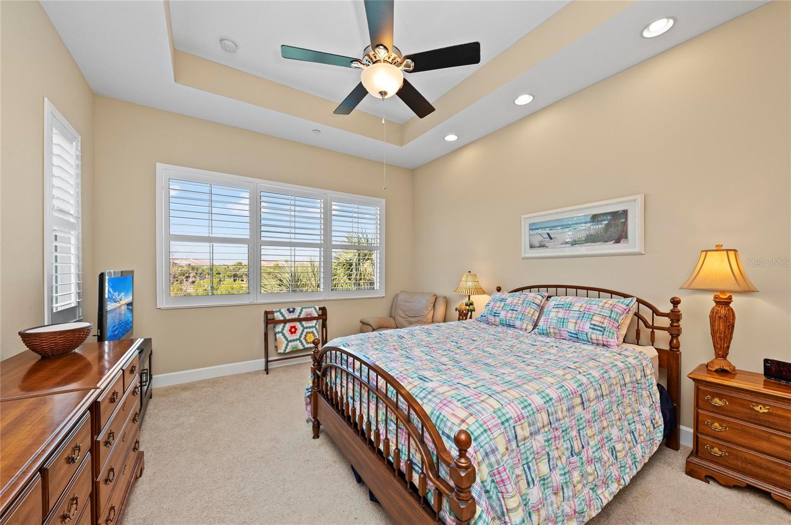 266 SAPPHIRE LAKE DR #202