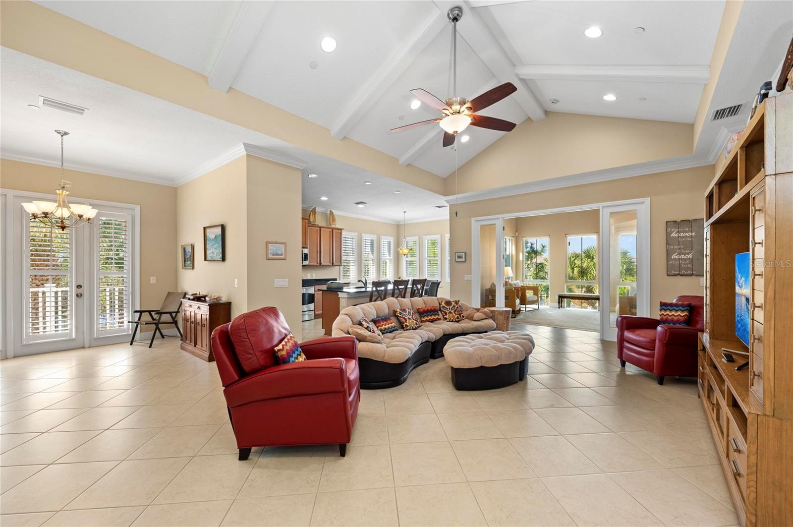 266 SAPPHIRE LAKE DR #202