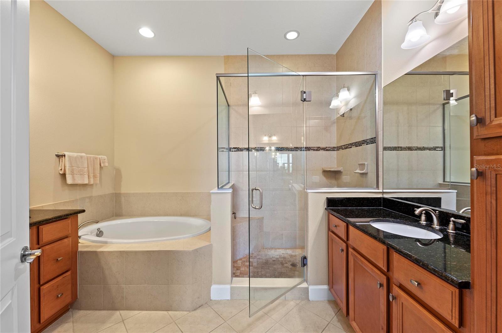 266 SAPPHIRE LAKE DR #202