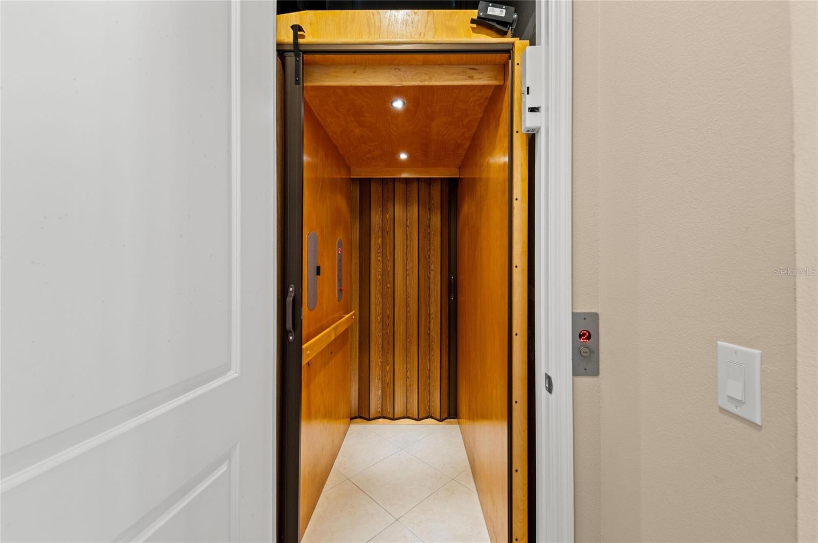 266 SAPPHIRE LAKE DR #202