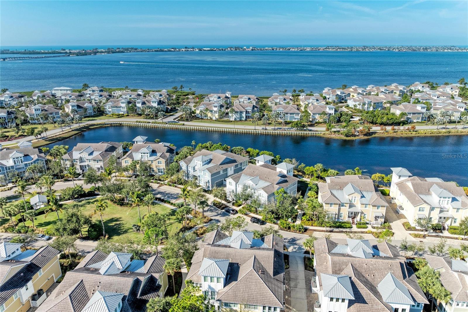 266 SAPPHIRE LAKE DR #202