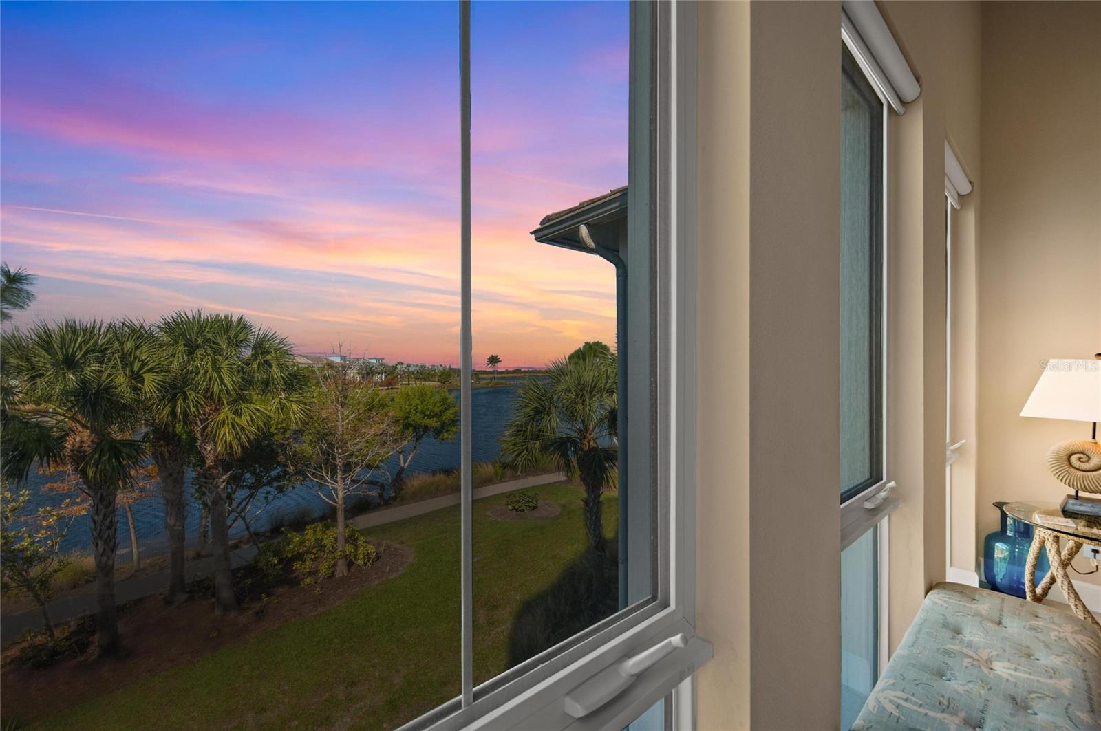 266 SAPPHIRE LAKE DR #202