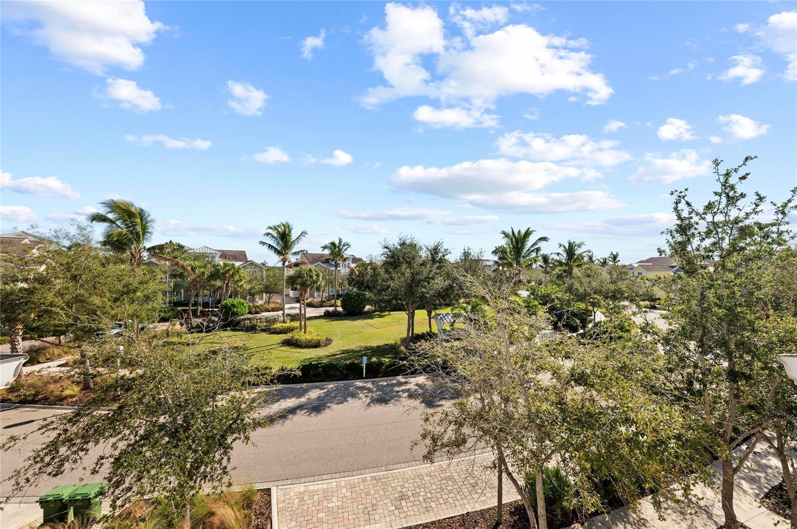 266 SAPPHIRE LAKE DR #202