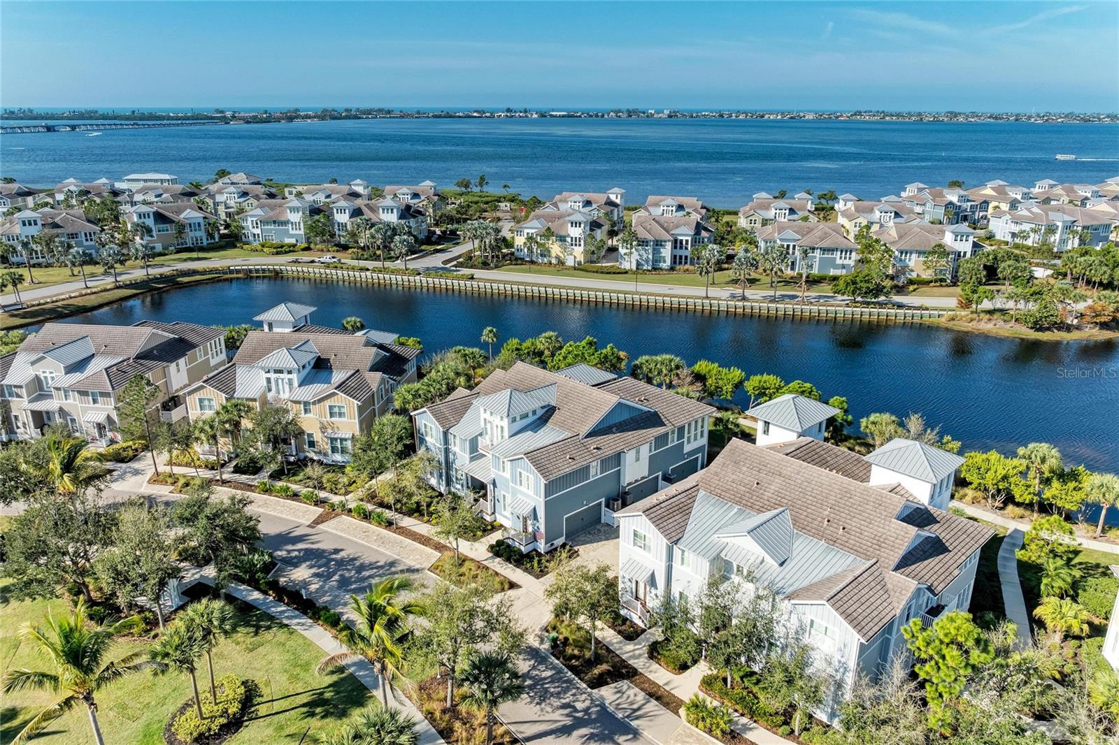 266 SAPPHIRE LAKE DR #202