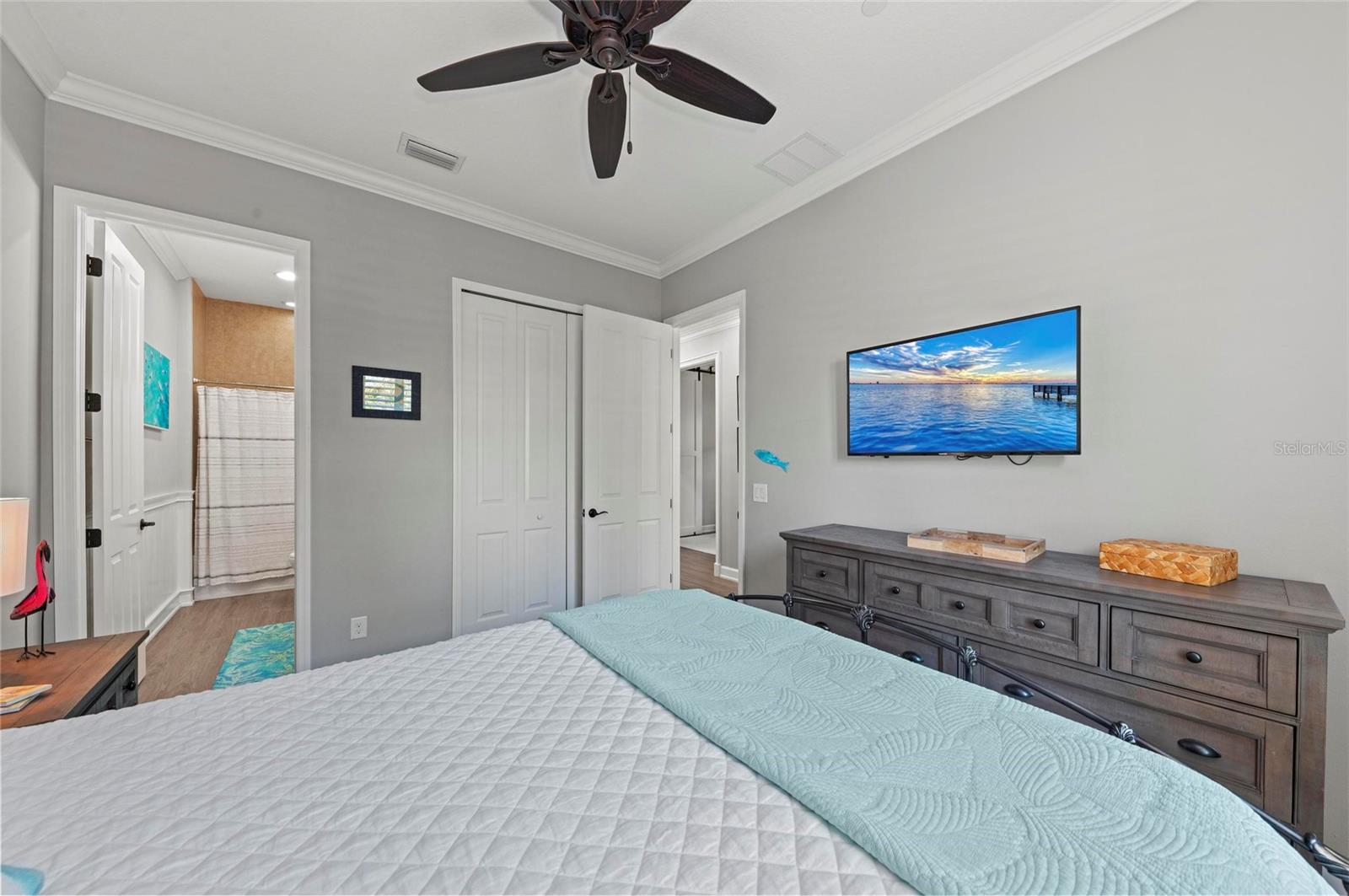 275 SAPPHIRE LAKE DR #101