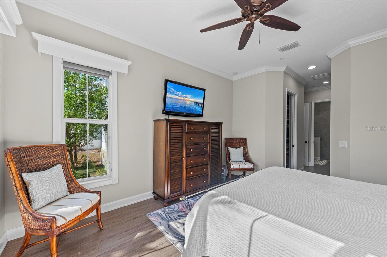 275 SAPPHIRE LAKE DR #101