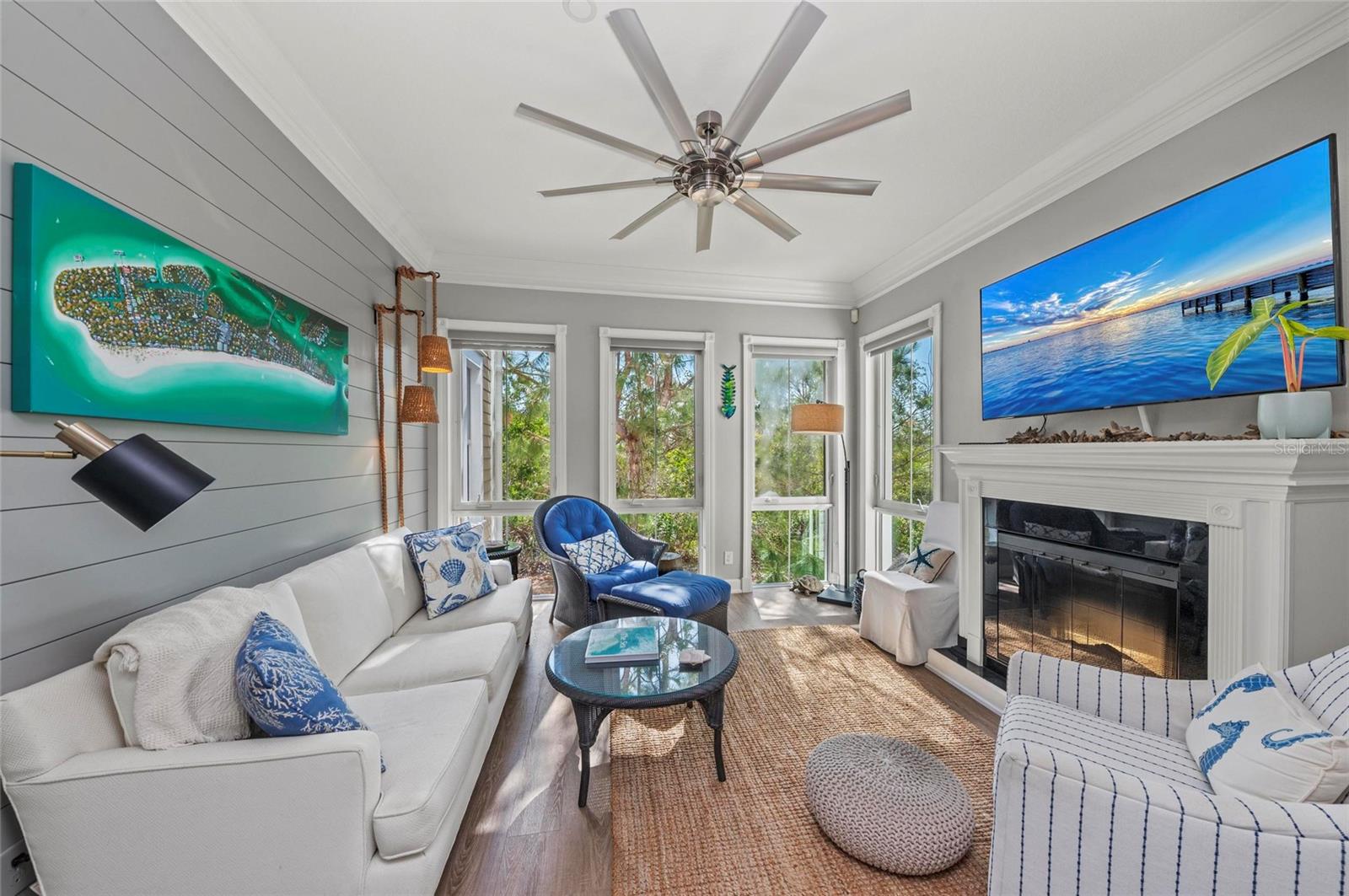 275 SAPPHIRE LAKE DR #101