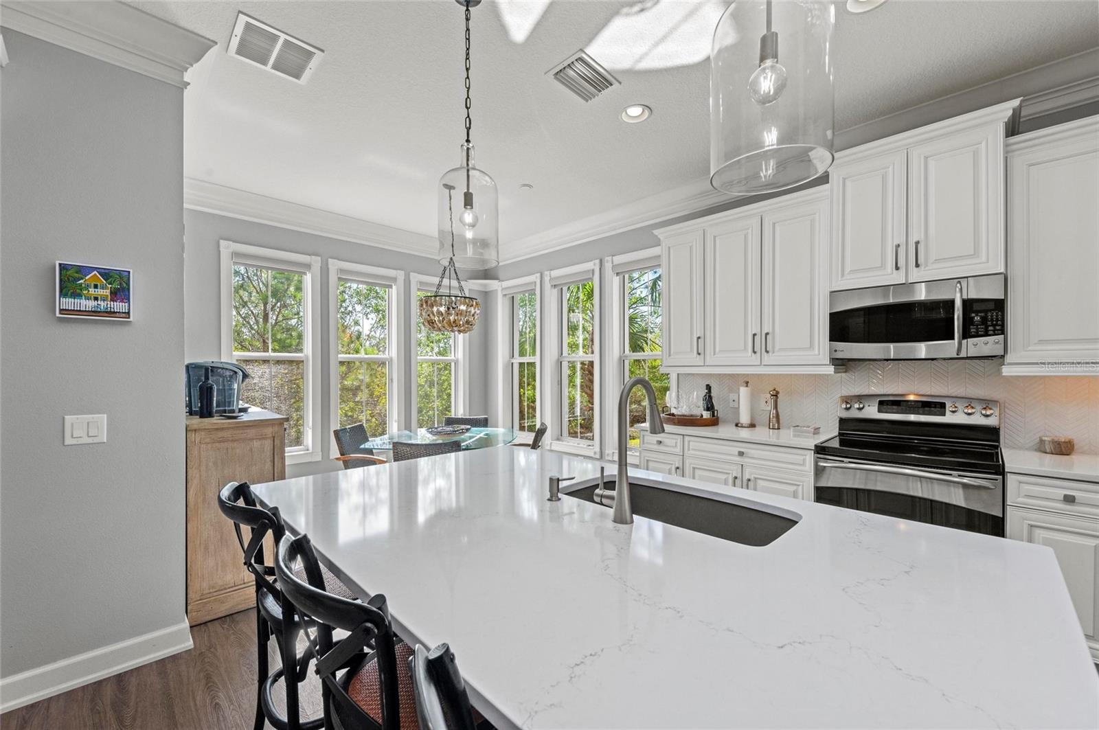 275 SAPPHIRE LAKE DR #101