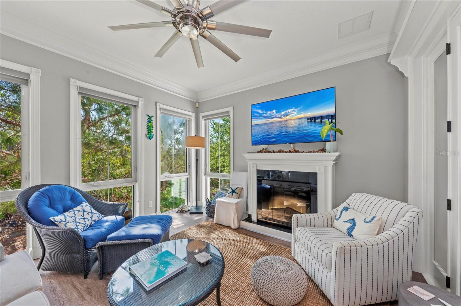 275 SAPPHIRE LAKE DR #101