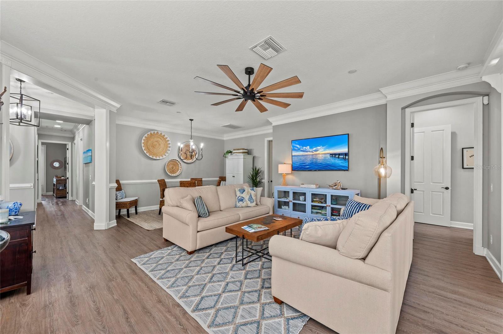 275 SAPPHIRE LAKE DR #101