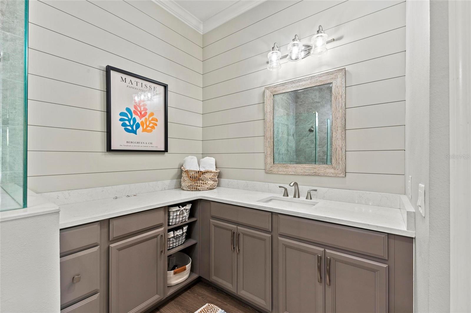 275 SAPPHIRE LAKE DR #101