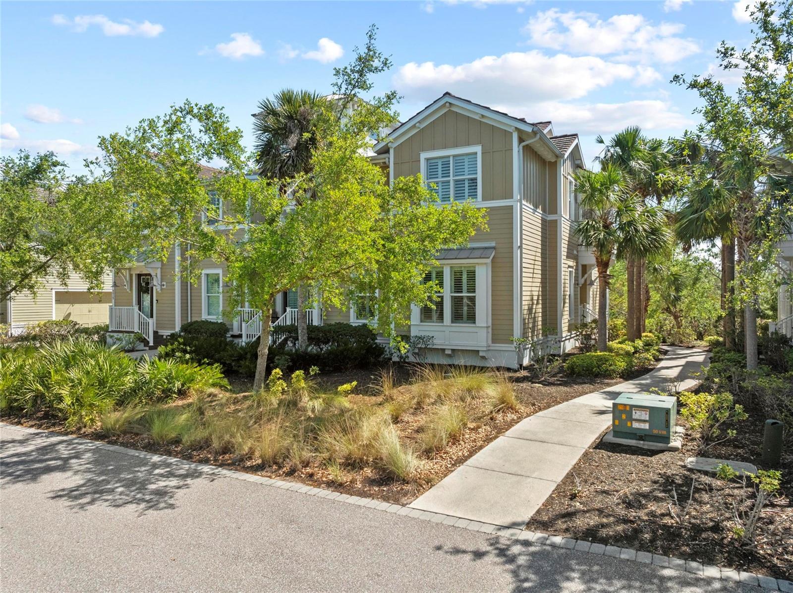 275 SAPPHIRE LAKE DR #101