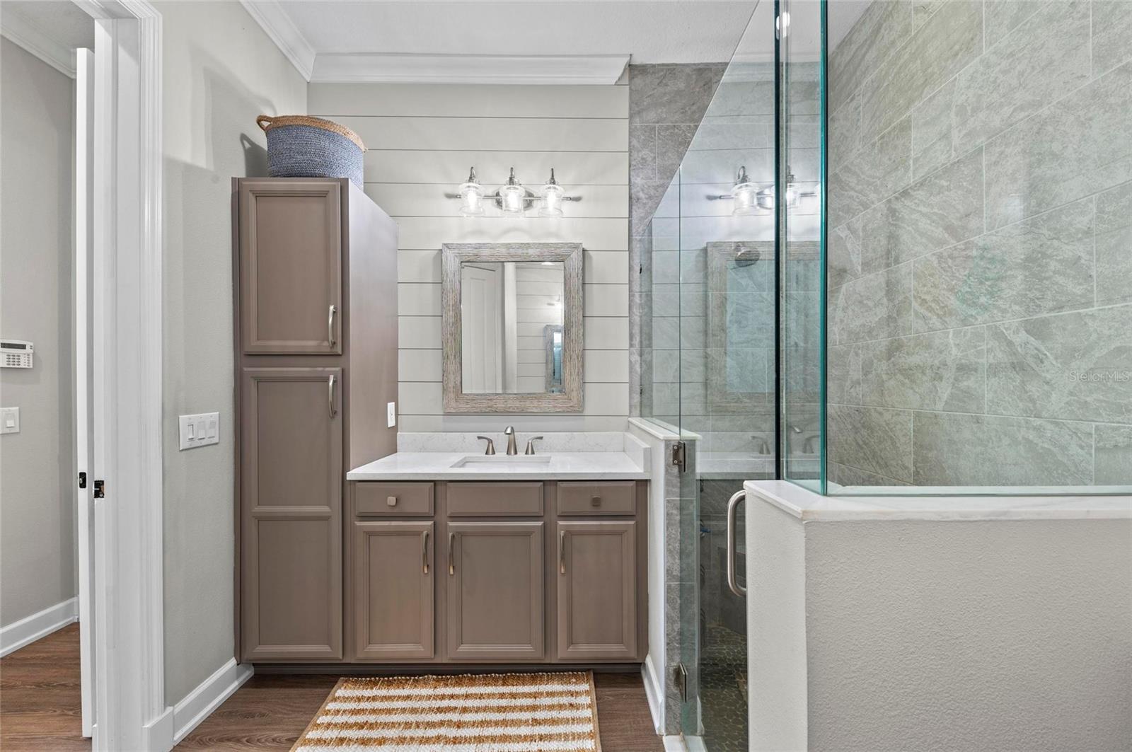 275 SAPPHIRE LAKE DR #101