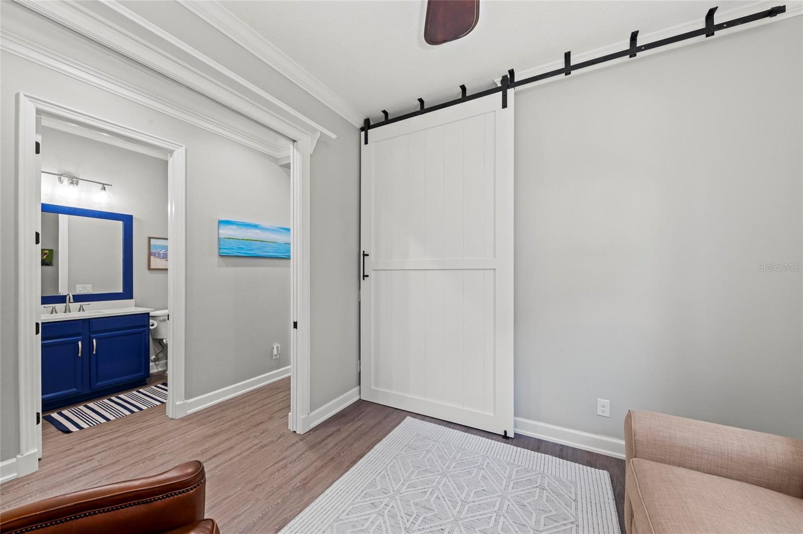 275 SAPPHIRE LAKE DR #101