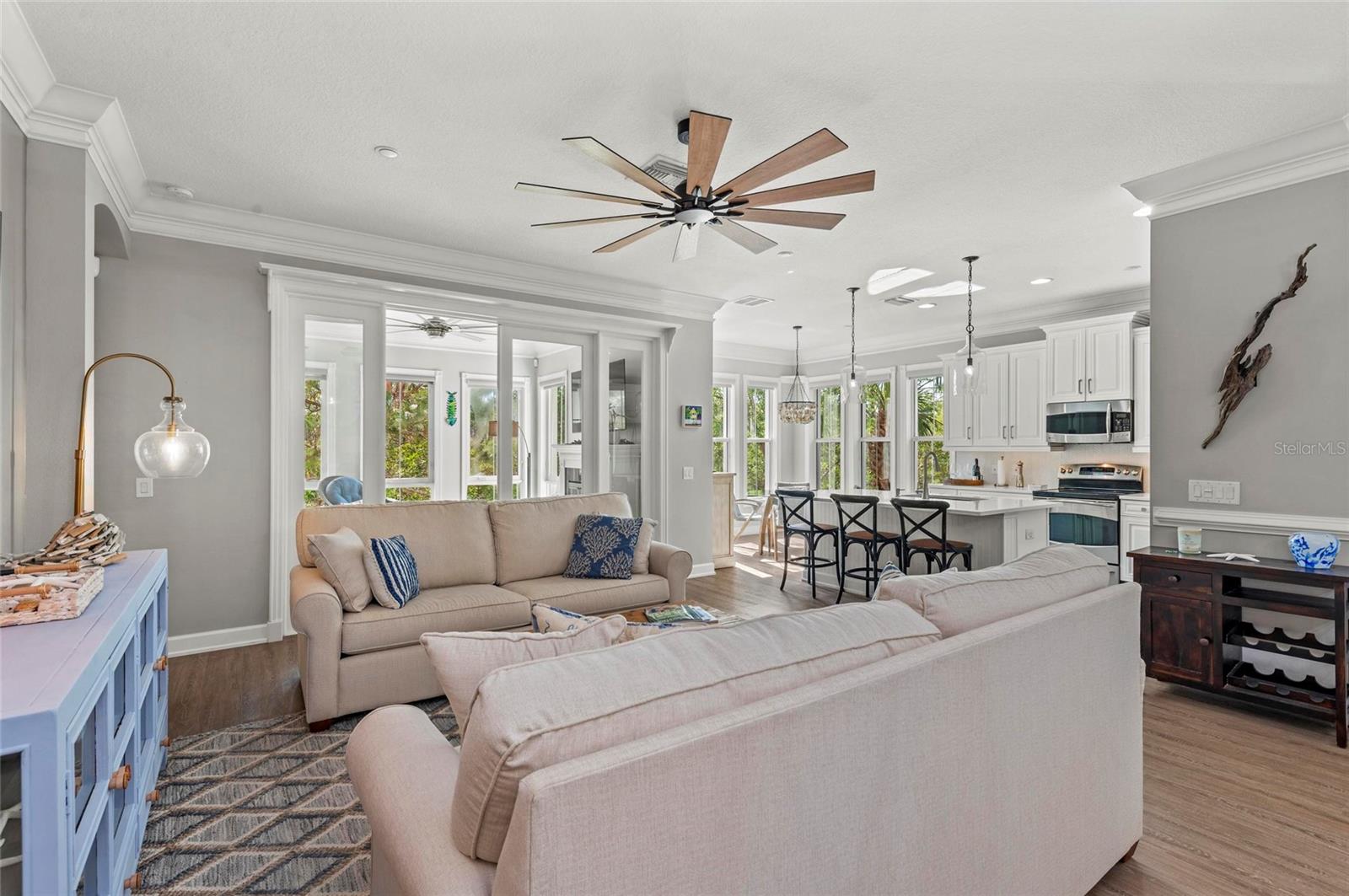 275 SAPPHIRE LAKE DR #101